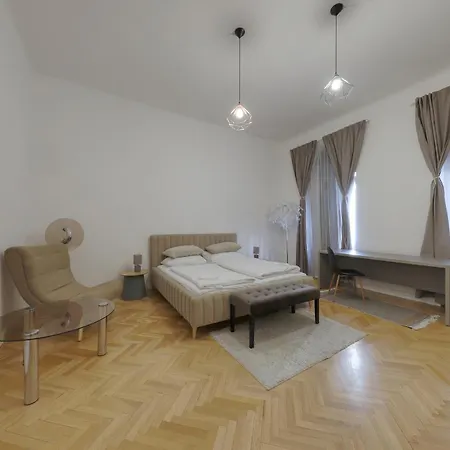 Beautiful At The Old Town Apartment