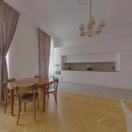 Beautiful At The Old Town Apartment *